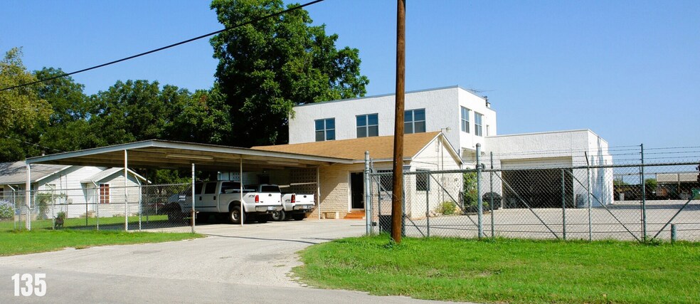 More Photos Of 135-139 Seale Rd, San Antonio Service For Lease