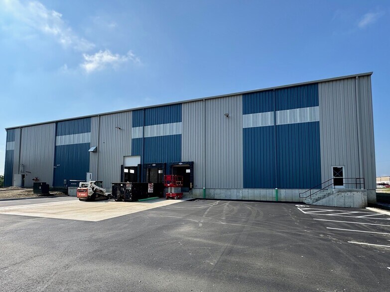 More Photos Of 2130 Dividend Dr, Columbus Warehouse For Lease