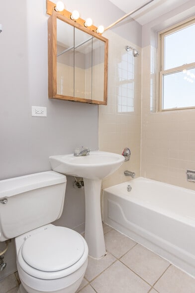 More Photos Of 7147 S Jeffery Blvd, Chicago Apartments For Sale