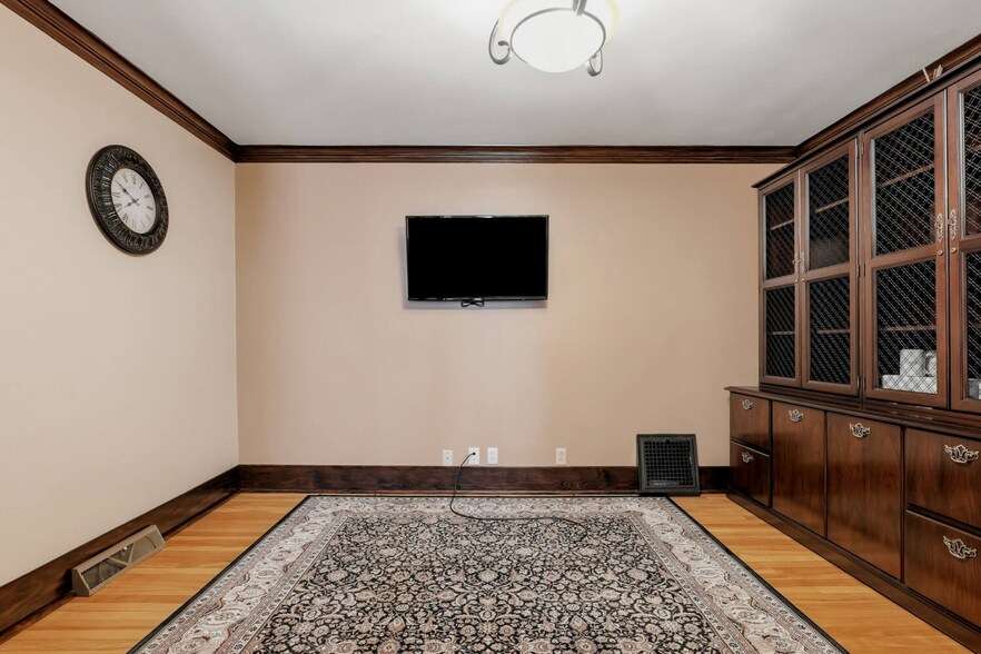 More Photos Of 517 Monroe St, Sheboygan Falls Office For Sale