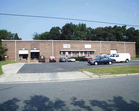 More Photos Of 515-517 Enterprise Dr, Charlotte Warehouse For Lease