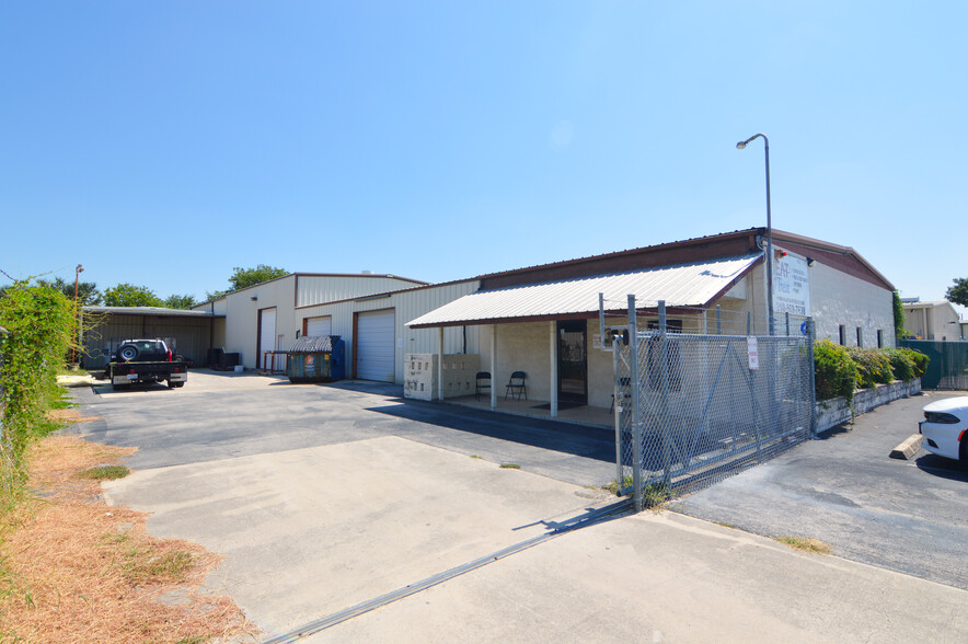 Primary Photo Of 116 Commercial Pl, Schertz Warehouse For Sale