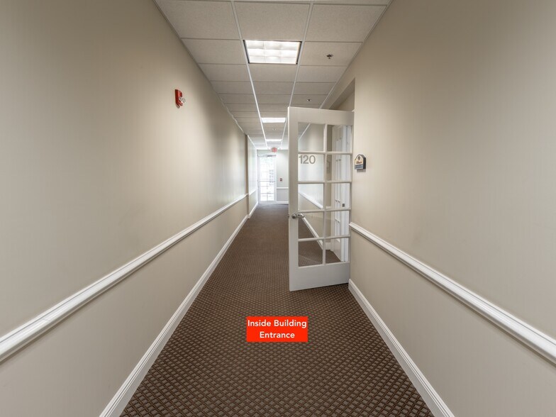 More Photos Of 1555 Indian River Blvd, Vero Beach Coworking Space