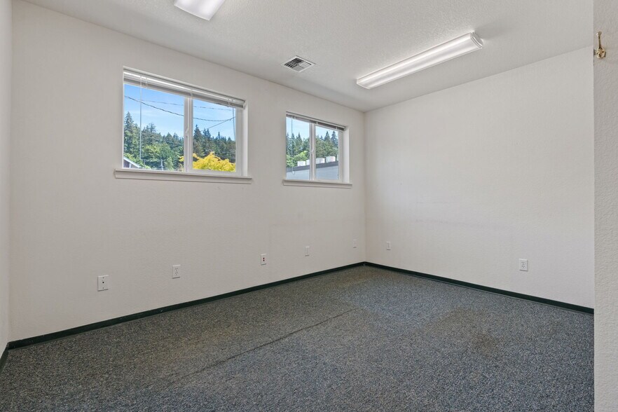 More Photos Of 1068 Market Blvd, Chehalis Office For Sale