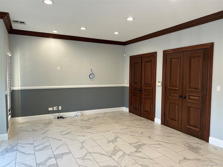 More Photos Of 361 Union Blvd, West Islip Office For Sale