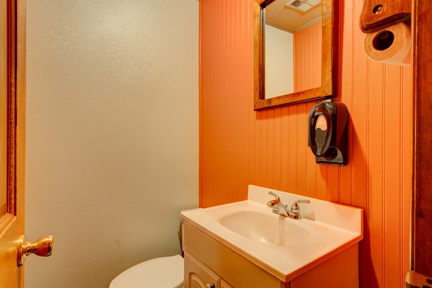 More Photos Of 1702 Park Hill Dr, Gainesville Restaurant For Sale