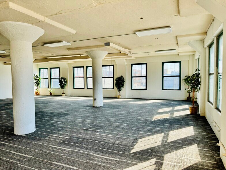 More Photos Of 846 N Senate Ave, Indianapolis Office For Lease