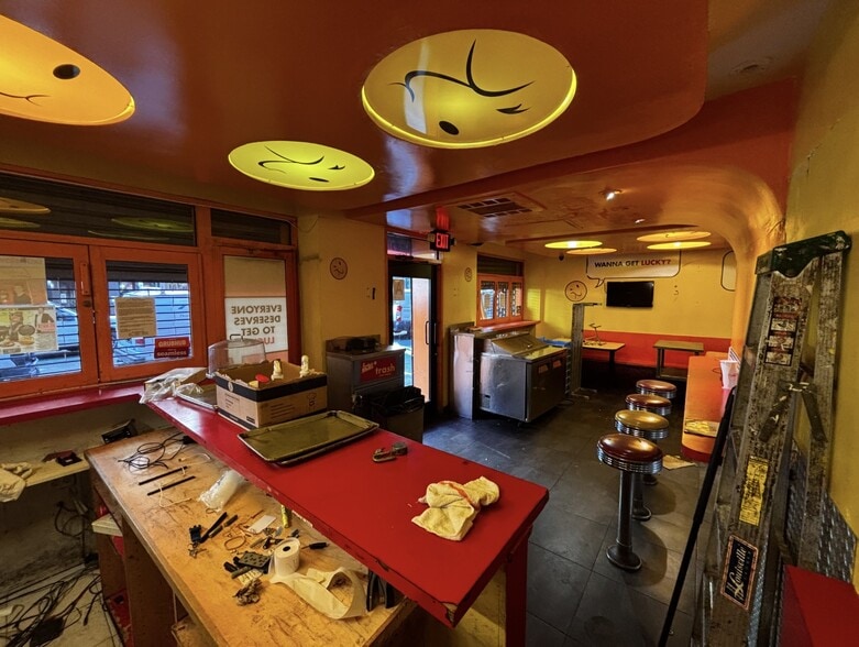 More Photos Of 370 W 52nd St, New York Apartments For Lease