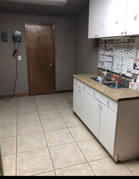 More Photos Of 1950 Keene Rd, Richland Freestanding For Lease