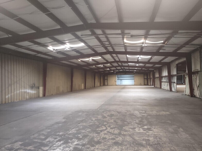 More Photos Of 8355 Grace Rd, Macon-Bibb Distribution For Lease