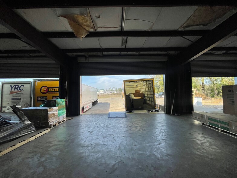 More Photos Of 495 Fortune Blvd, Midway Light Distribution For Lease