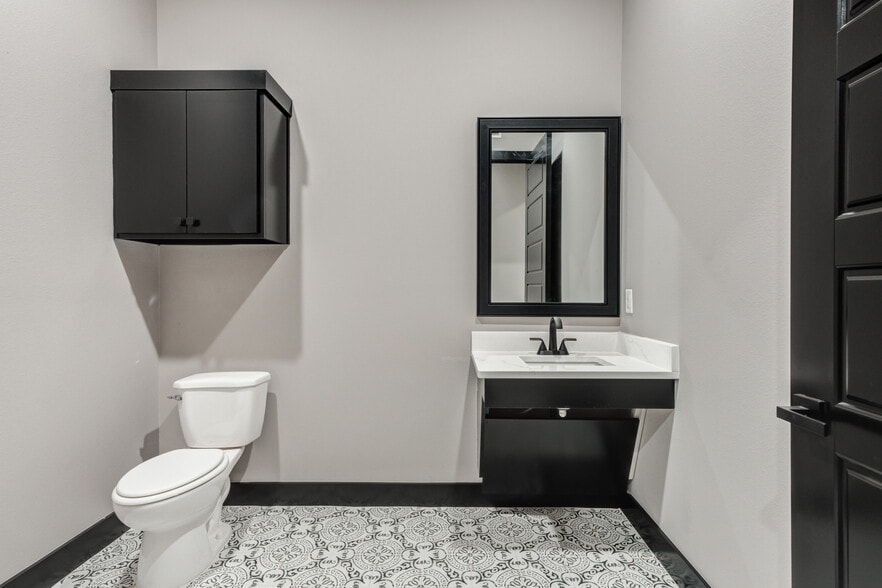 More Photos Of 1213 Crickets Ave, Lubbock Storefront For Sale