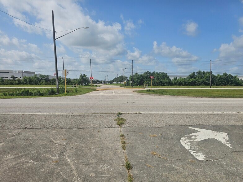 More Photos Of 9901 W Fairmont Pky, La Porte Service Station For Sale
