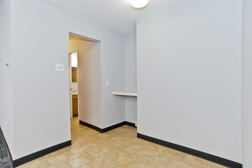 More Photos Of 711 Sunset Ave, Dallas Storefront For Sale