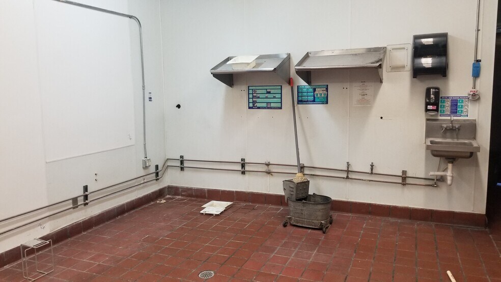 More Photos Of 725 Central Ave NE, Albuquerque Restaurant For Lease