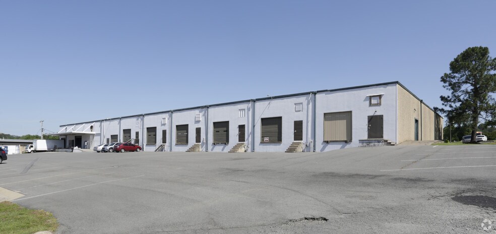 More Photos Of 6805 W 12th St, Little Rock Flex For Lease