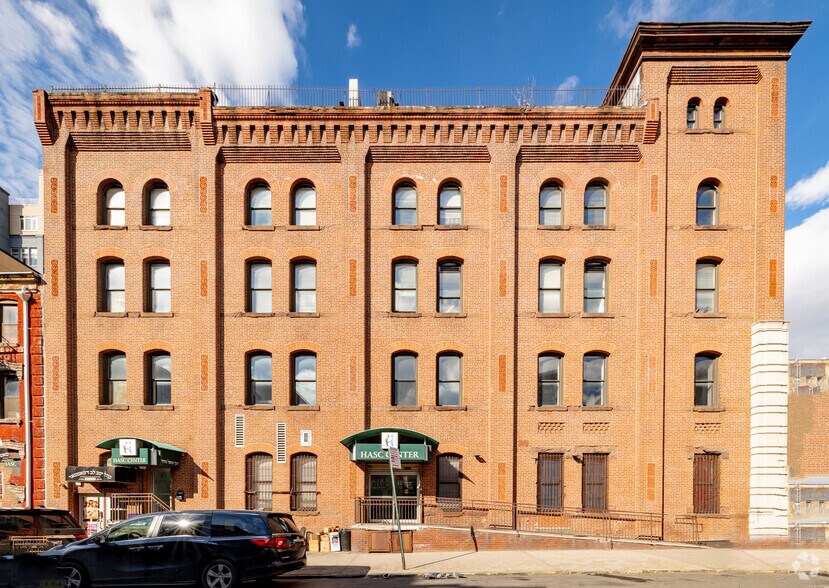 More Photos Of 390 Berry St, Brooklyn Loft Creative Space For Lease