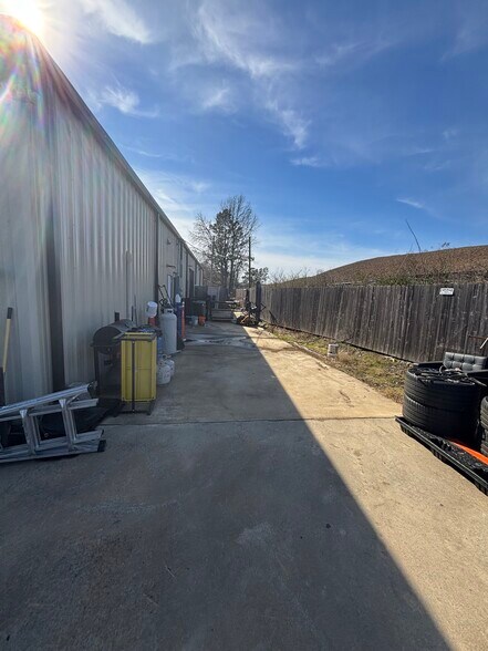 More Photos Of 7000 Crystal Hill Rd, North Little Rock Office For Sale