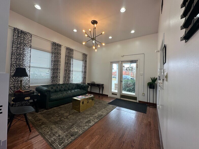 More Photos Of 22 Garlington Rd, Greenville Office For Lease