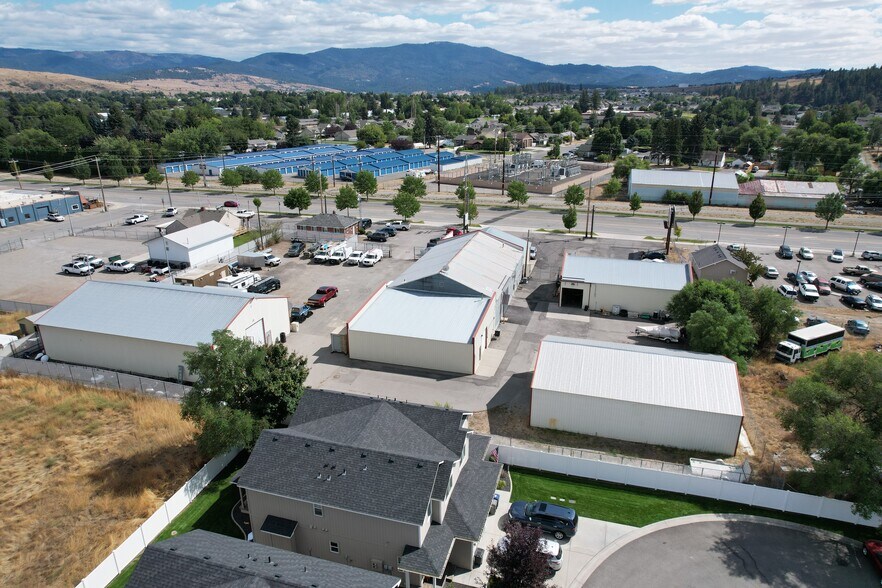 More Photos Of 17809 E Appleway Ave, Spokane Valley Showroom For Sale