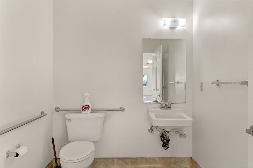 More Photos Of 3388 State Highway 32, Chico Warehouse For Lease