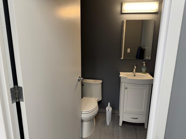 More Photos Of 2 Stowe Rd, Peekskill Medical For Lease