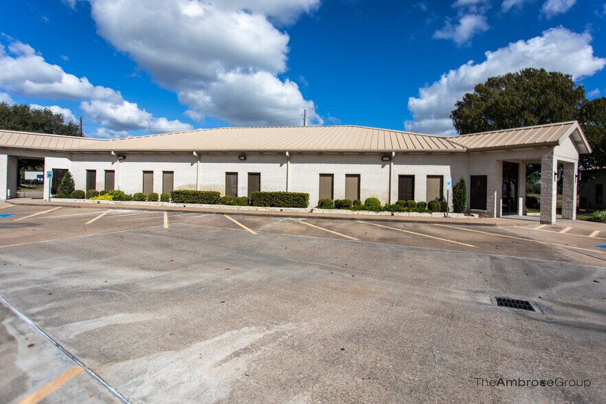 More Photos Of 8220 Jones Rd, Houston Office For Sale