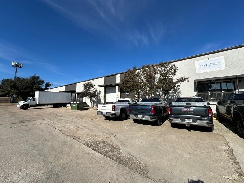Primary Photo Of 3101-3109 E Avenue E, Arlington Distribution For Lease