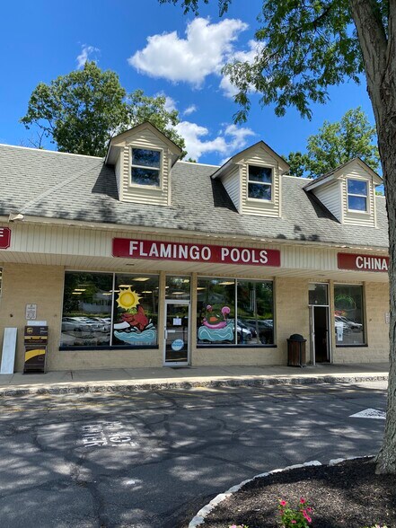 More Photos Of 14 Stony Ridge Plz, Stony Point Unknown For Lease