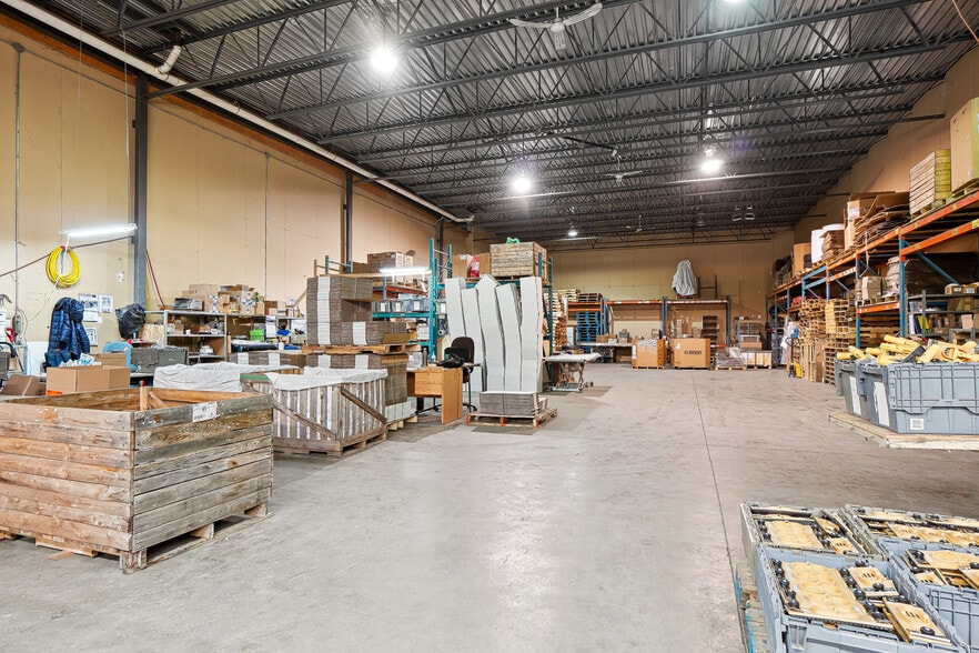 More Photos Of 717 St Saint-Pierre S, Joliette Manufacturing For Lease