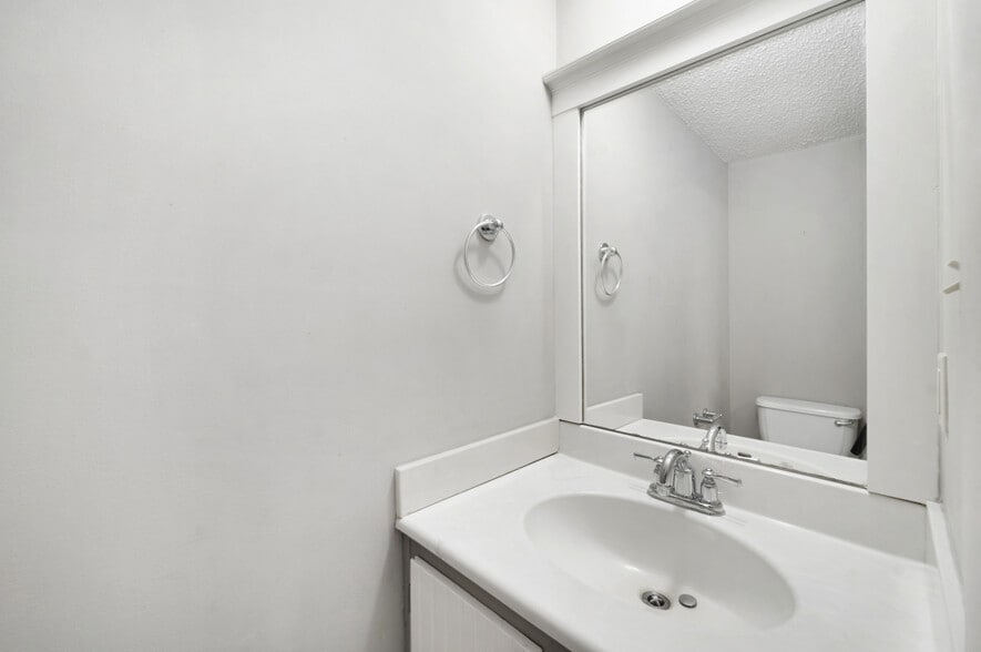 More Photos Of 1012-1032 Hickory Hill Ln, Hermitage Apartments For Sale