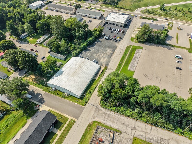 More Photos Of 1430 Willis Dr, Bloomington Warehouse For Sale