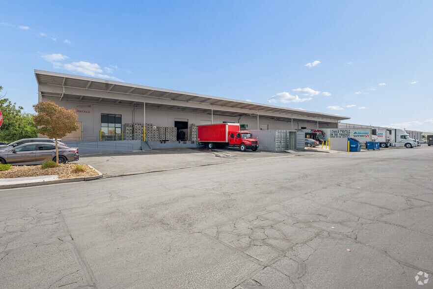 More Photos Of 6065 Polaris Ave, Las Vegas Distribution For Lease