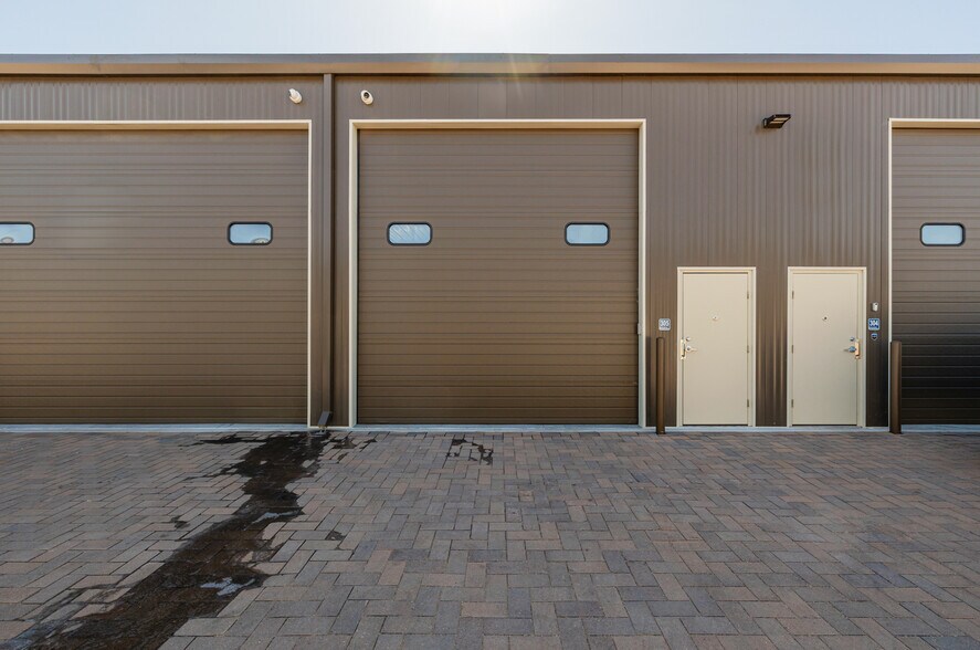 More Photos Of 560-580 Ames St, Lakewood Self Storage For Sale