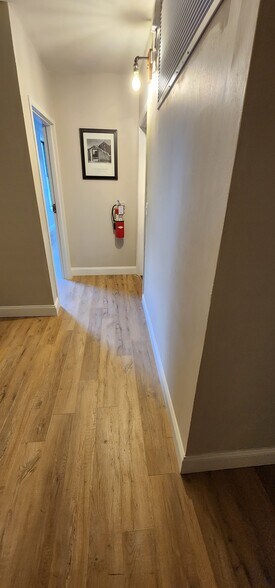 More Photos Of 2144 S Macarthur Blvd, Springfield Office For Lease