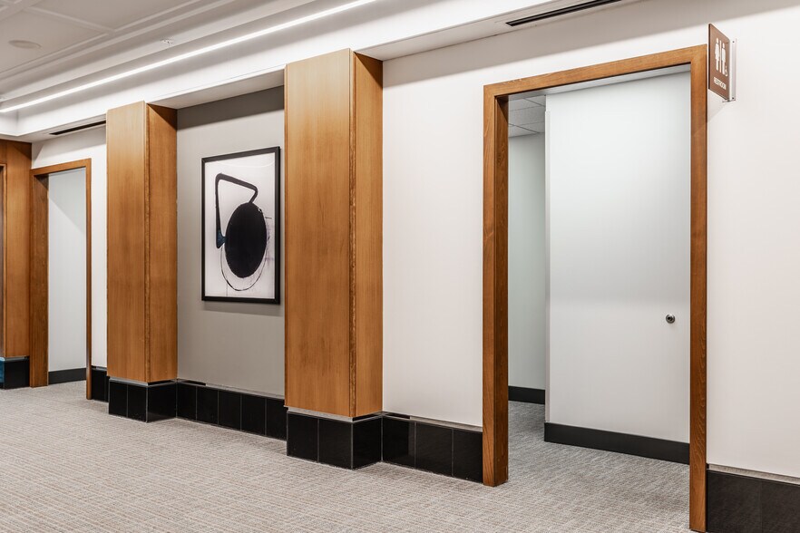 More Photos Of 555 E County Line Rd, Greenwood Medical For Lease