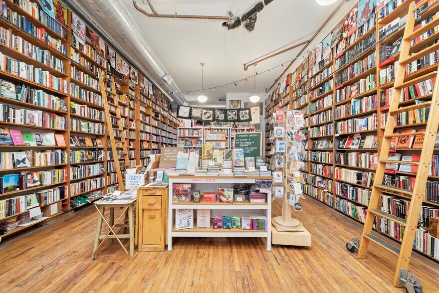 More Photos Of 1102 W 18th St., Chicago Apartments For Lease