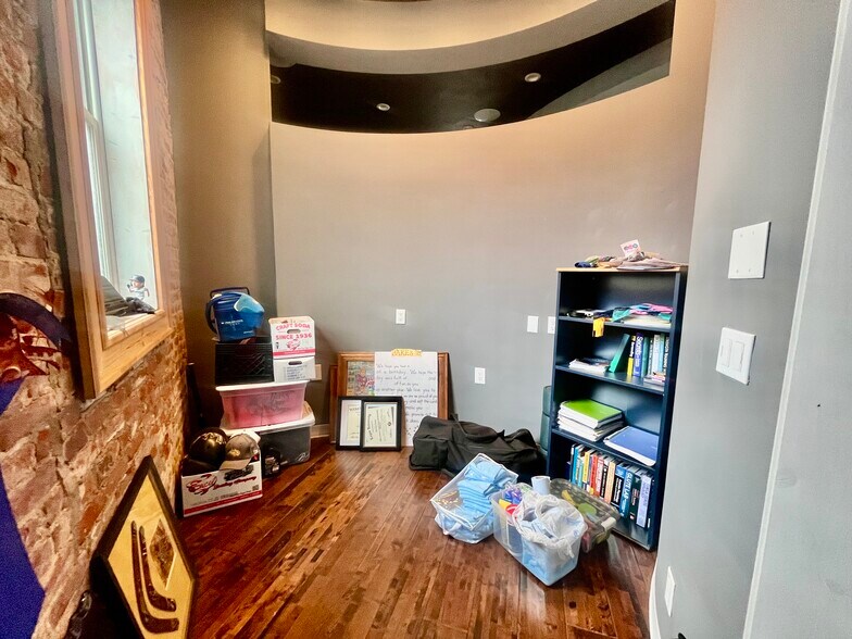 More Photos Of 410 Court St, Vienna Storefront Retail Residential For Sale