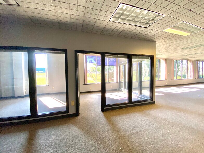 More Photos Of 3040 Industry Dr, Lancaster Flex For Sale