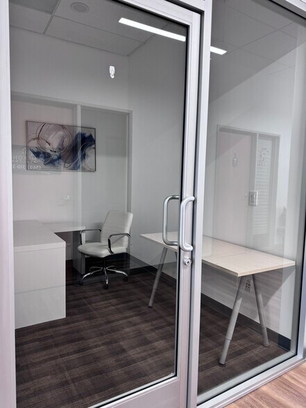 More Photos Of 2135-2141 Bellflower Blvd, Long Beach Storefront For Lease