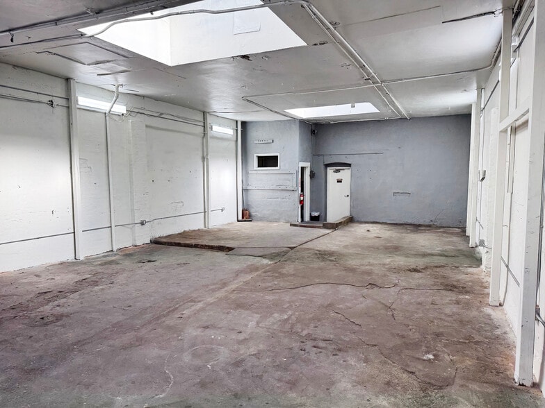 More Photos Of 429 State St, Santa Barbara Storefront For Sale