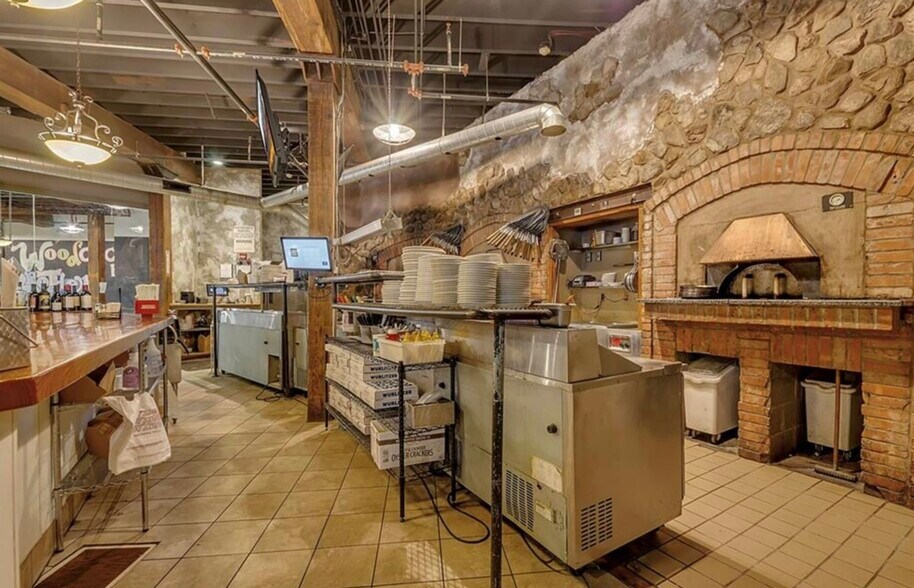 More Photos Of 638 Lake St, Wilson Freestanding For Sale