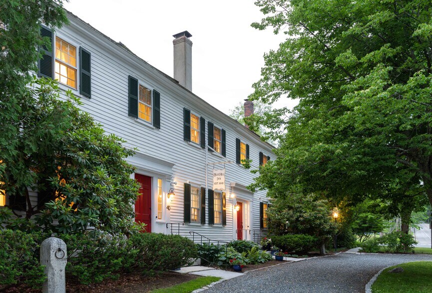 More Photos Of 40 Union St, Blue Hill Hospitality For Sale