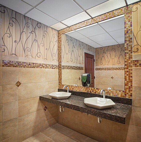 More Photos Of 100 Meadowbrook St, Detroit Marina For Sale