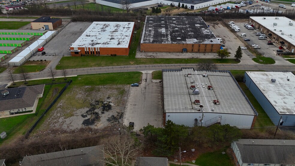 More Photos Of 511 Industrial Mile Rd, Columbus Warehouse For Sale
