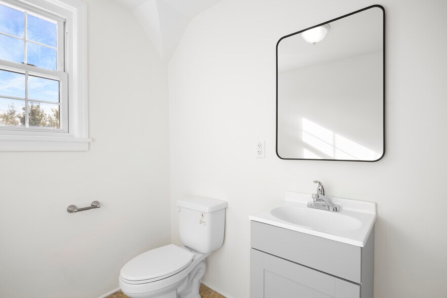 More Photos Of 267 Wolf Rd, Latham Office For Lease