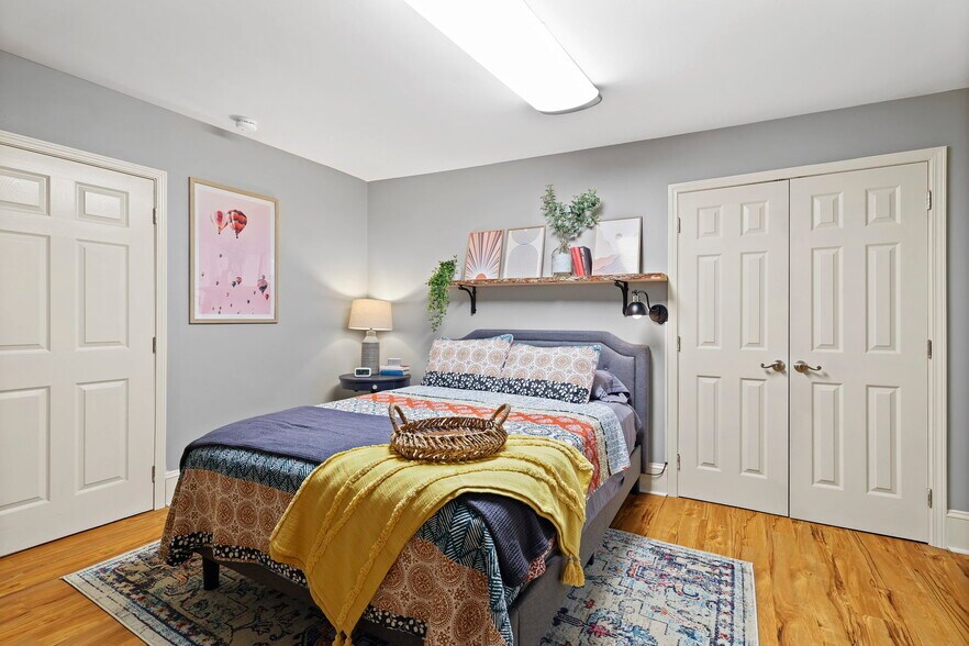 More Photos Of 100 S Railroad Ave, Damascus Apartments For Sale