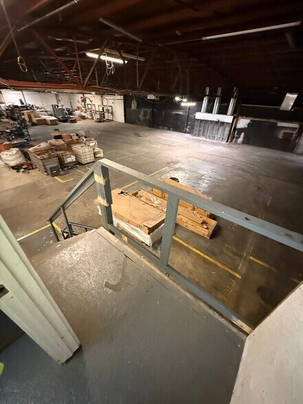 More Photos Of 230 Bridge St, Mooresville Warehouse For Lease