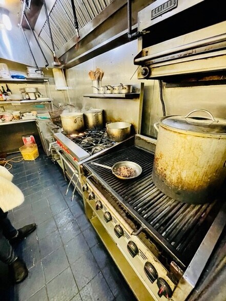 More Photos Of 303 S Main St, Jonesboro Storefront Retail Office For Lease