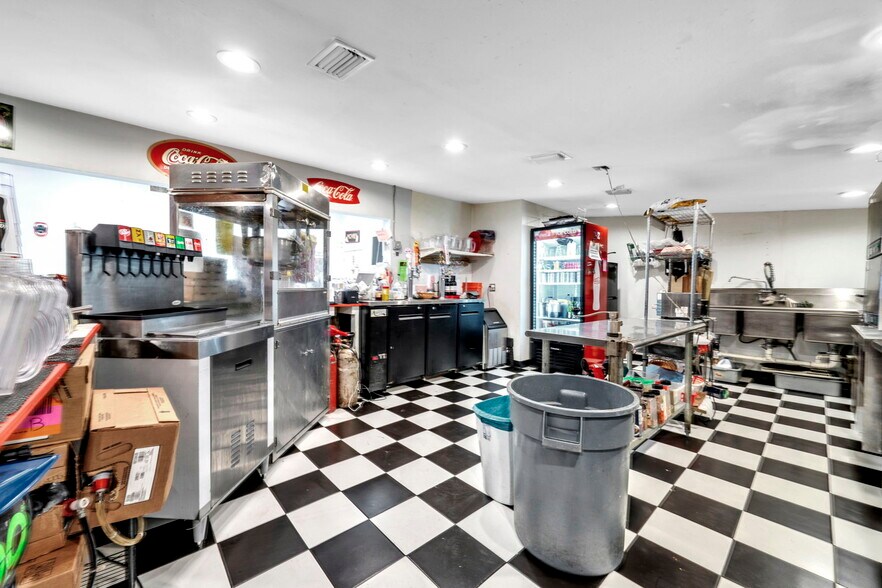 More Photos Of 174 Miracle Strip Pky SE, Fort Walton Beach Storefront For Lease